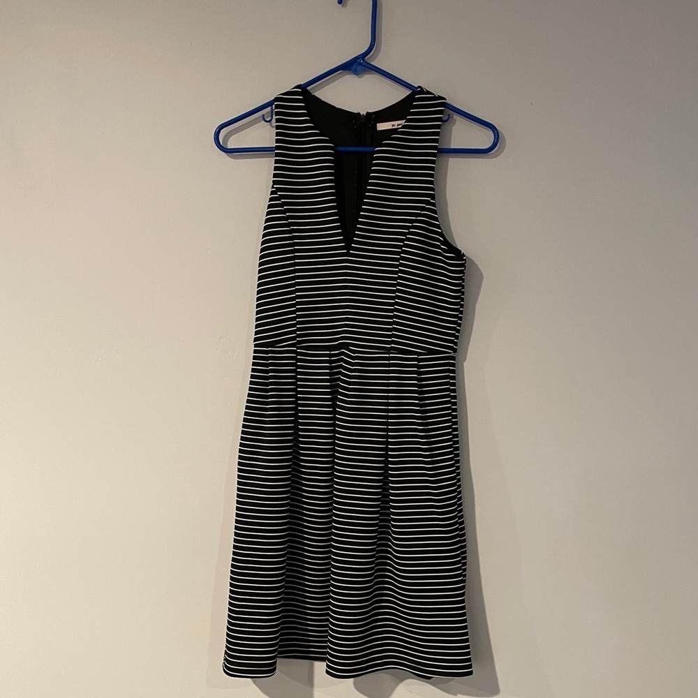 Francesca’s sleeveless v cut stripes dress